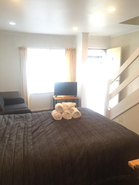 Baden Lodge Motel - Private Spa Bath โรโตรัว ภายนอก รูปภาพ